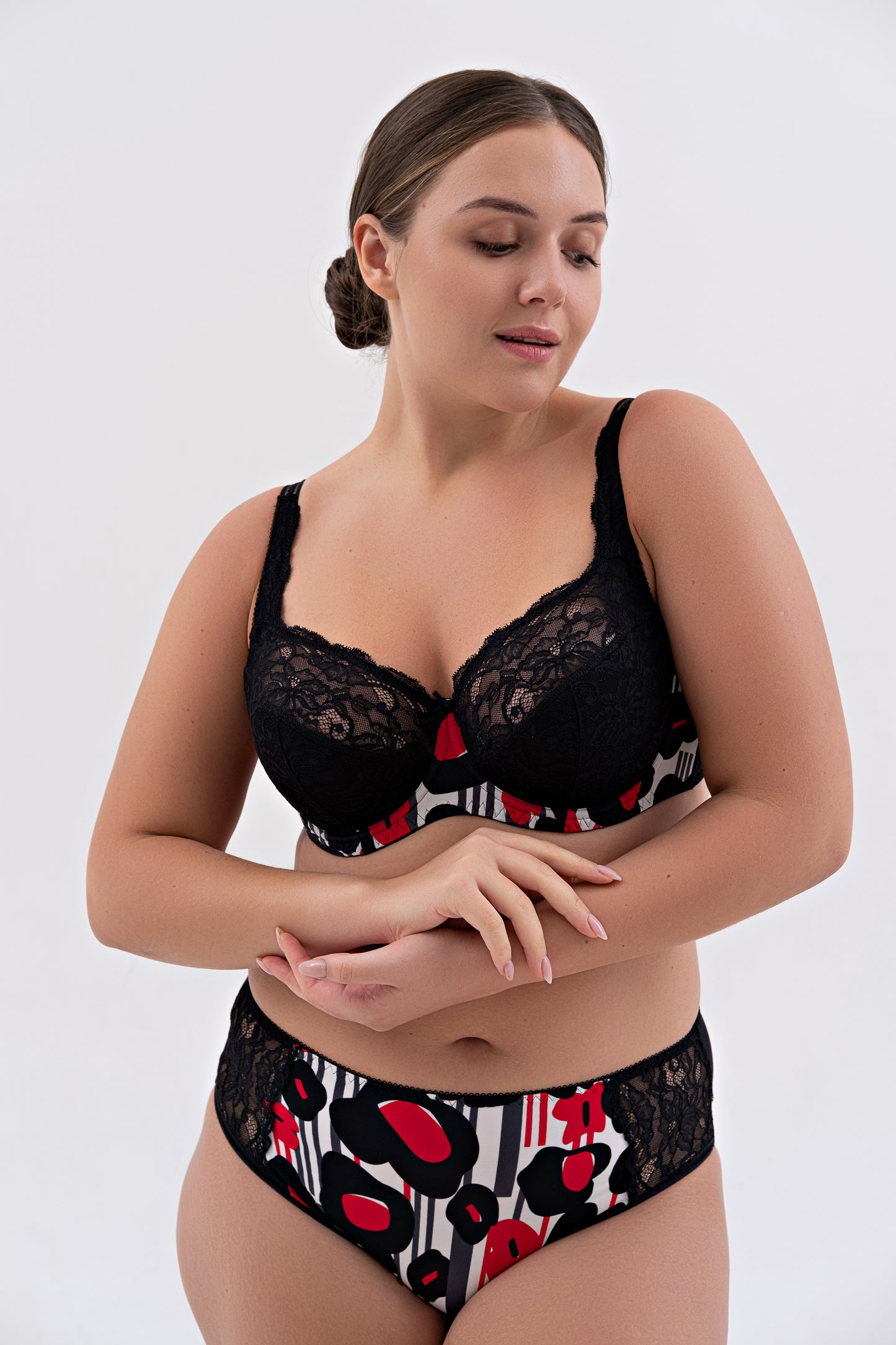 Biksītes ar vidēju vidukli - 2949/M, Melnā Magone, 40-54