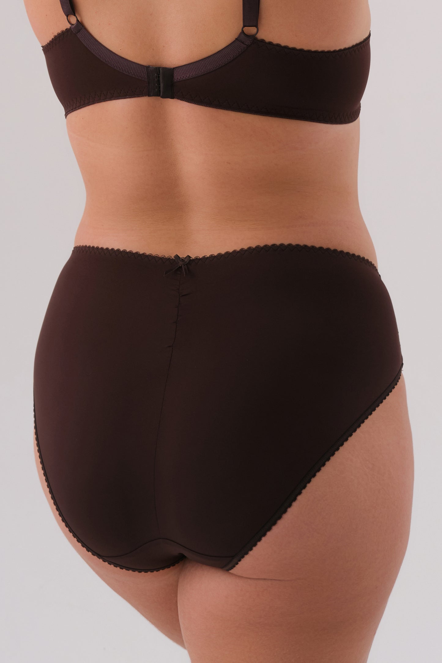 Biksītes ar vidēju vidukli - 2949/S, Šokolādes krāsā, 40-46