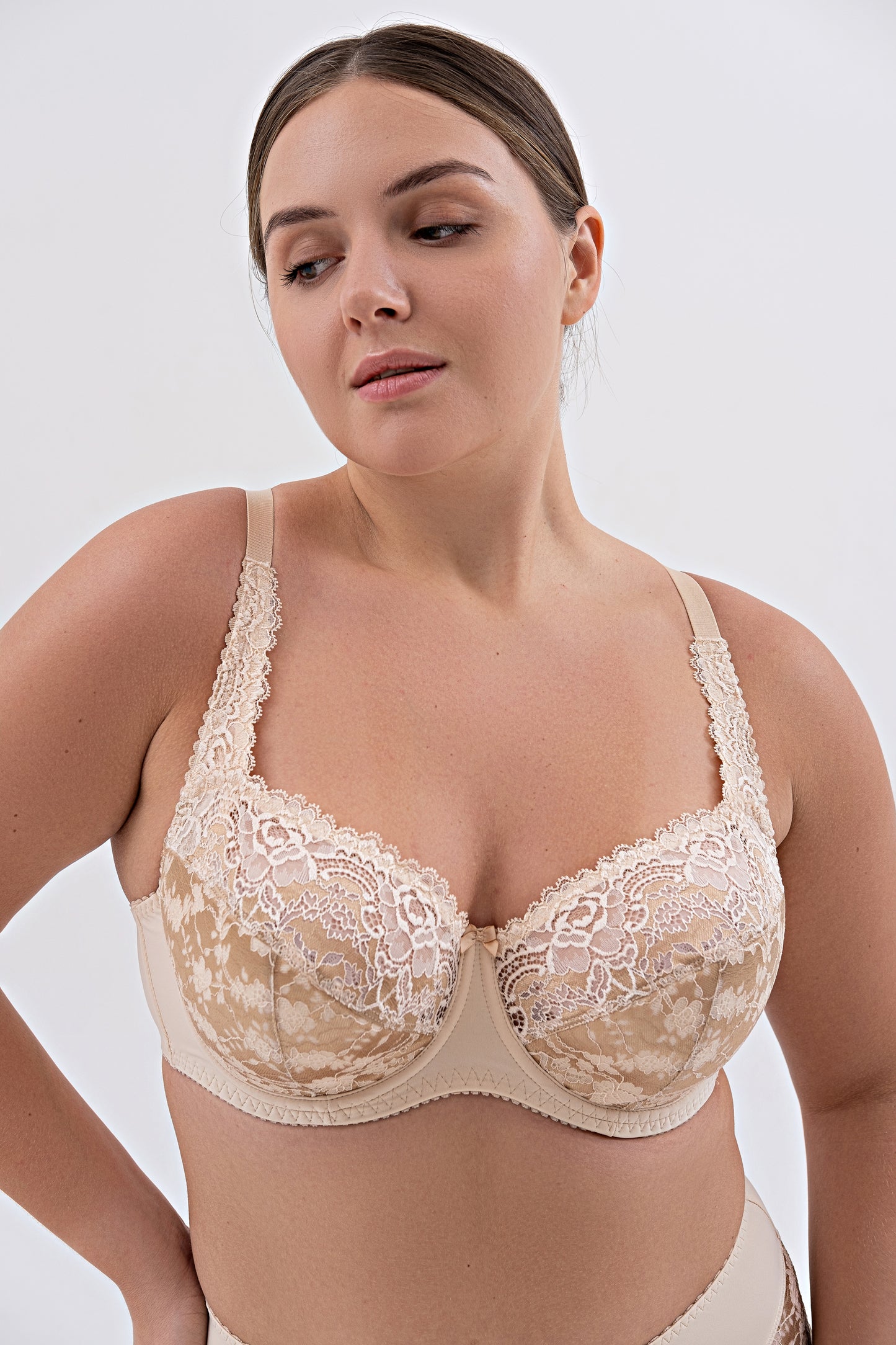 Pusporolona krūšturis ar stīpiņām - 1109, Bēšs ar tumšām mežģīnēm, 75-105 B-H