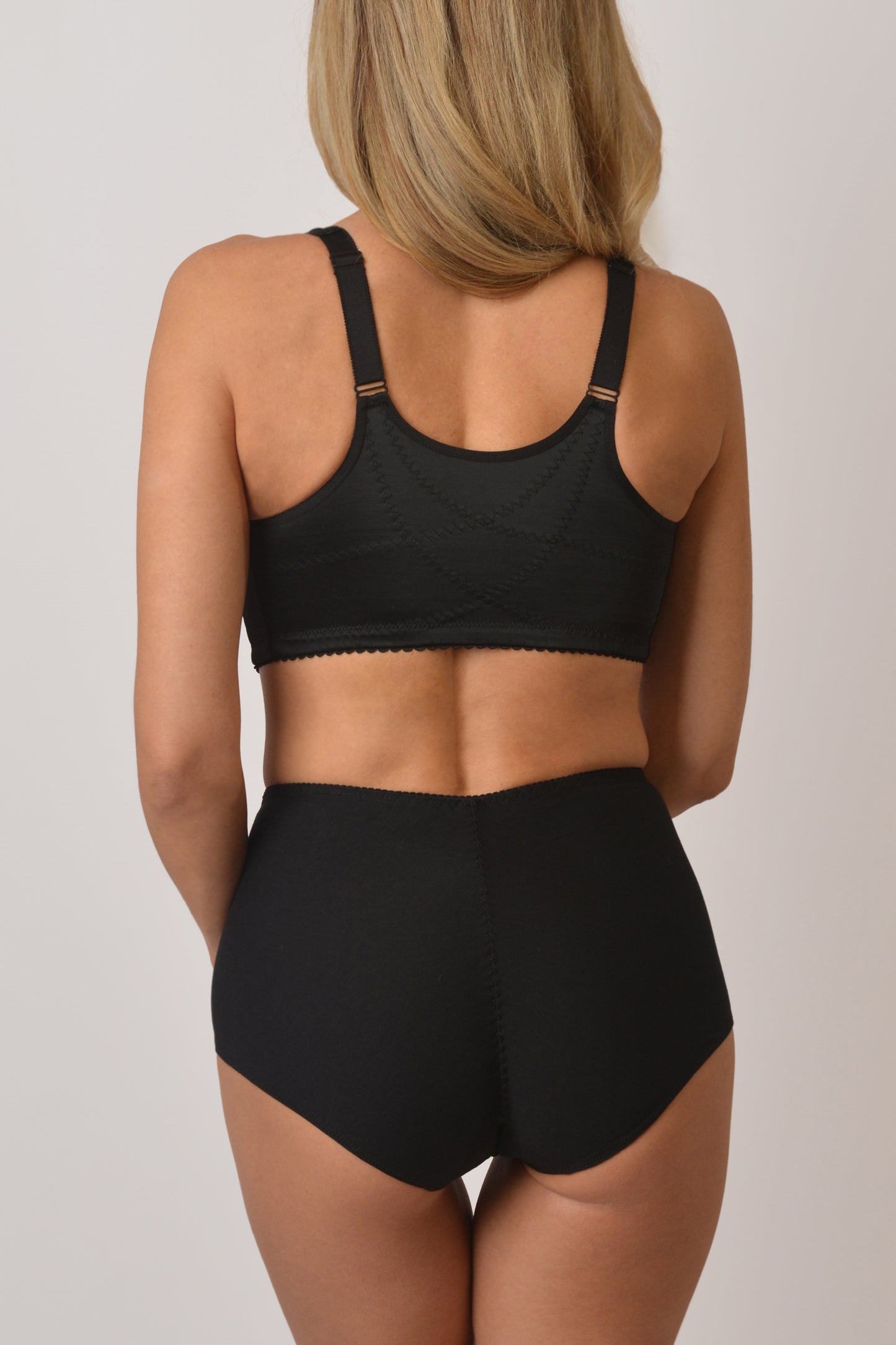 Apjoma mazinošs krūšturis bez stīpiņām ar aizdari priekšā - 1150, Melns, 75-135 B-M